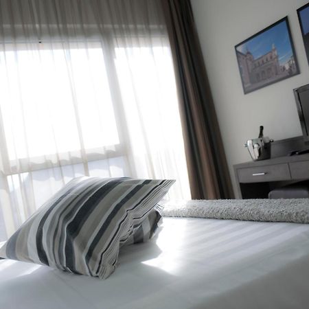 Blu Arena Hotel Montecchio  Bagian luar foto
