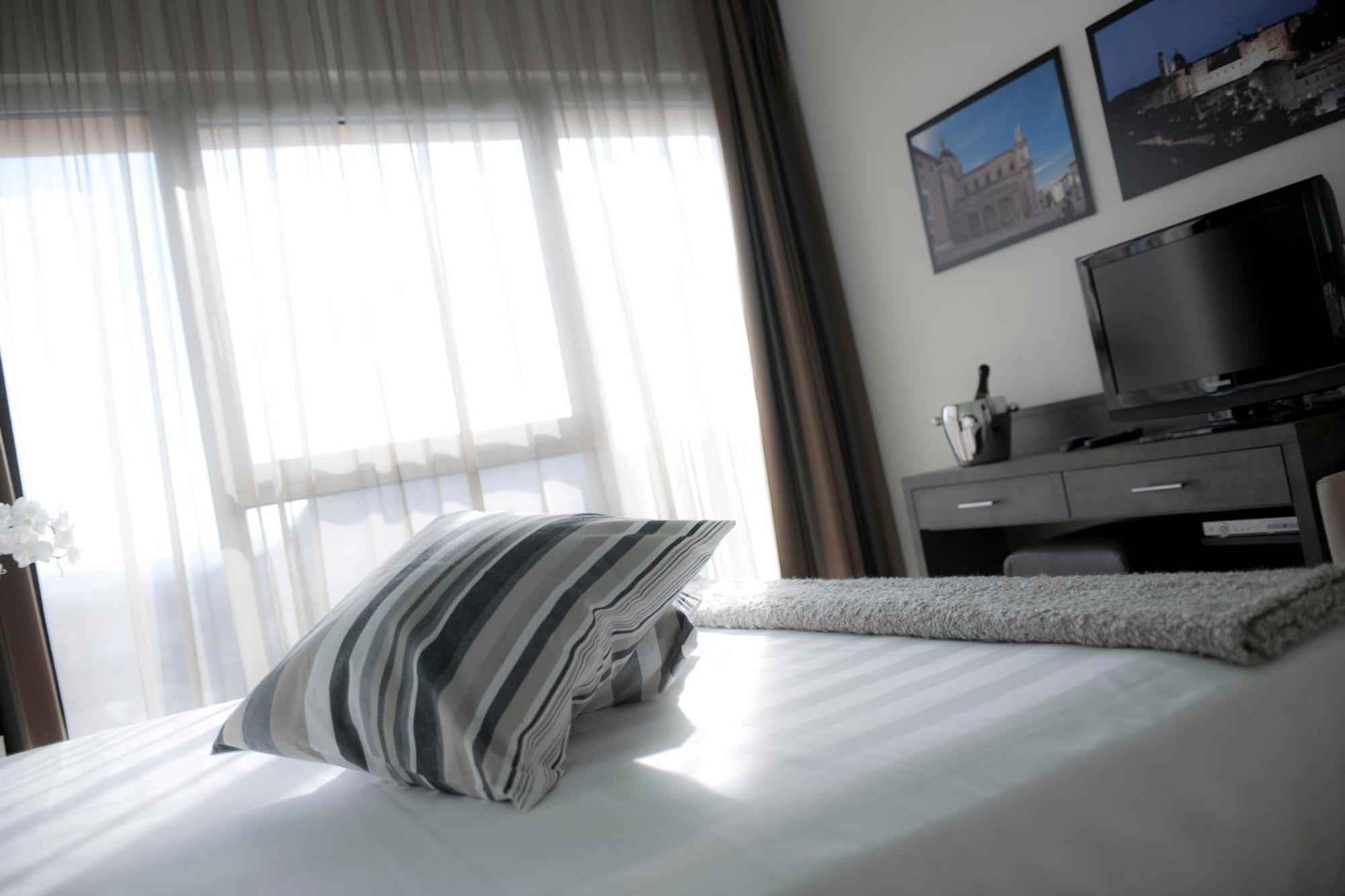 Blu Arena Hotel Montecchio  Bagian luar foto