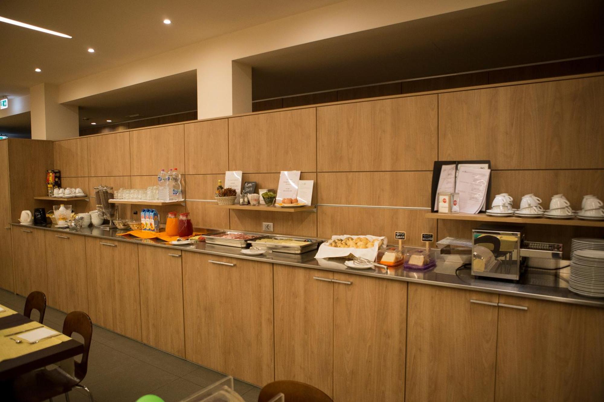 Blu Arena Hotel Montecchio  Bagian luar foto